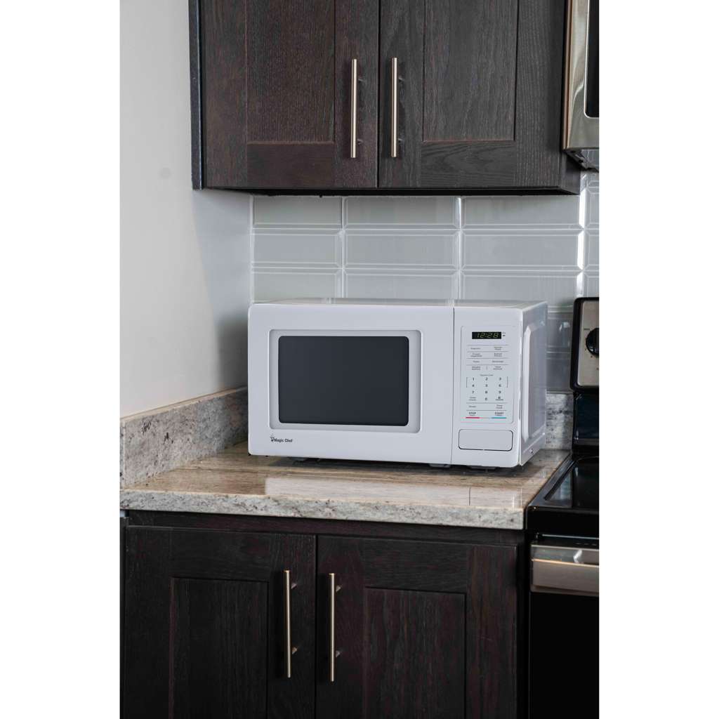 0.9 cu. ft. 900 Watt Countertop Microwave in White