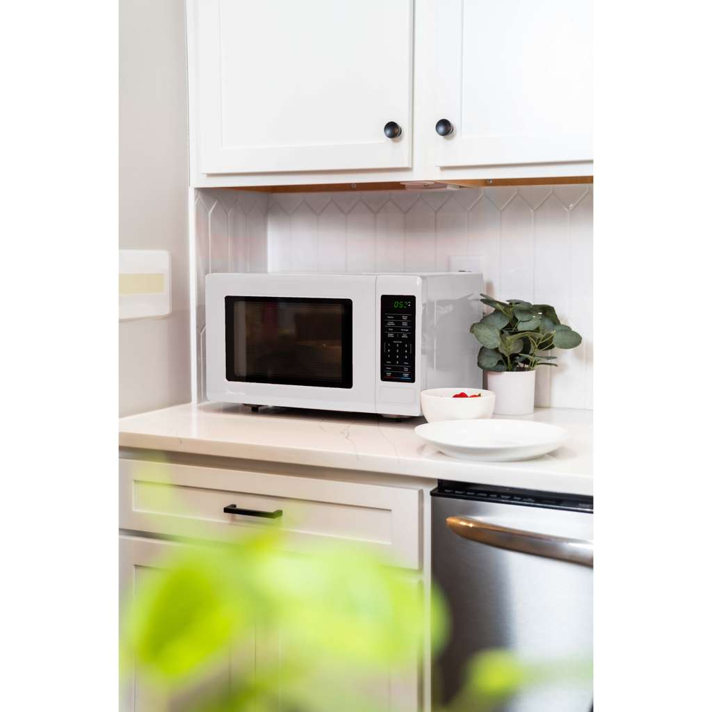 0.9 cu. ft. 900 Watt Countertop Microwave in White